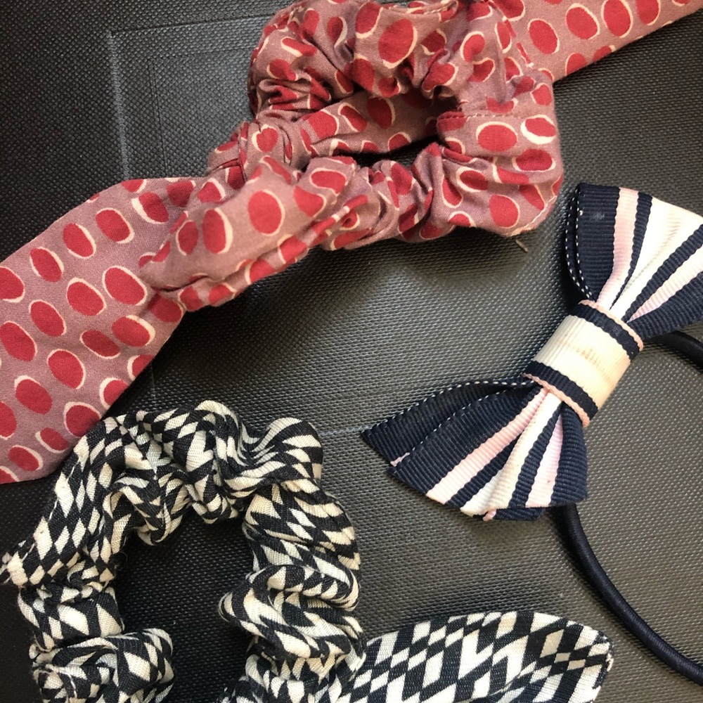 BUNDLE OF HAIR TIES